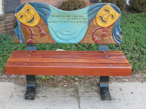 Парковые поэтические скамейки 